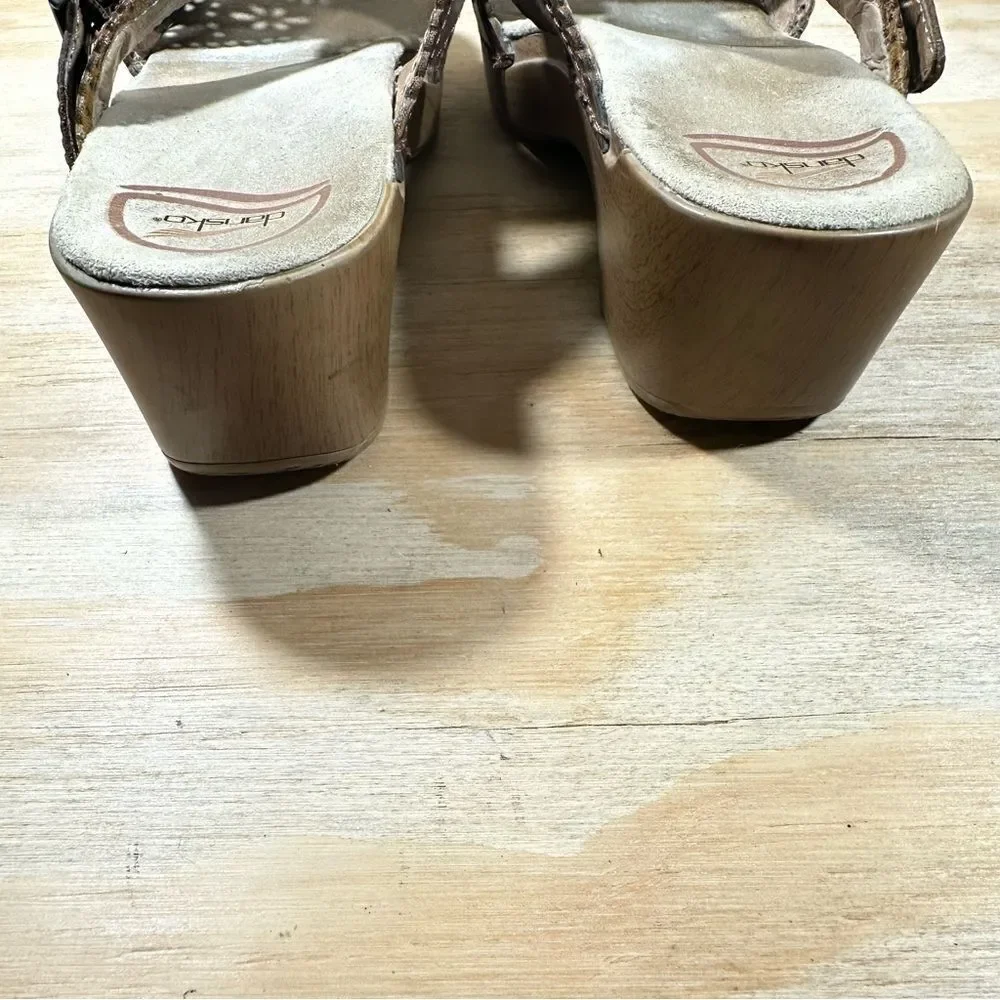 Dansko Cutout Wedge Sandals Women’s Size 7.5